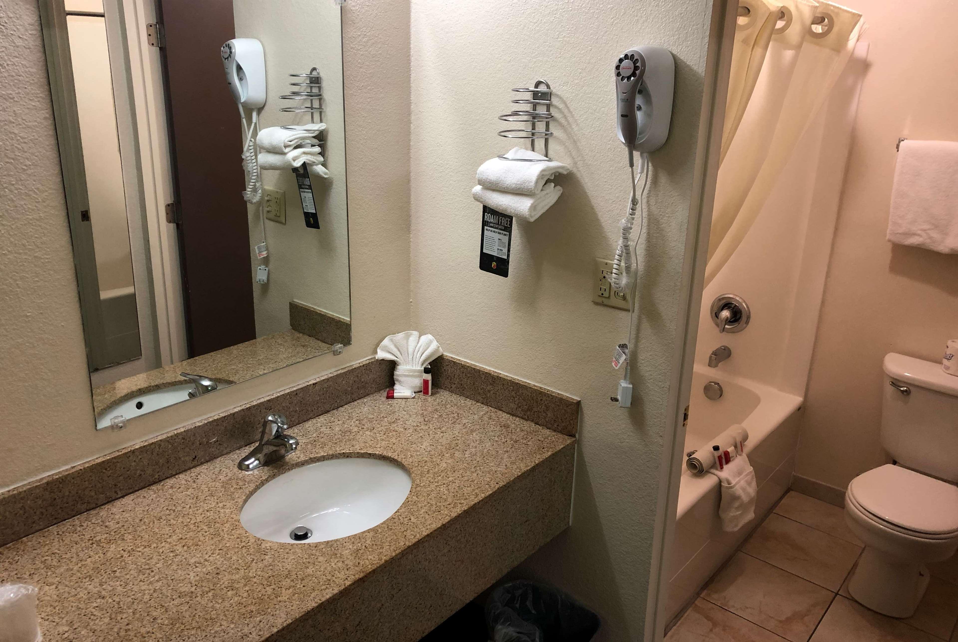 Motel Super 8 By Wyndham Ontario Esterno foto