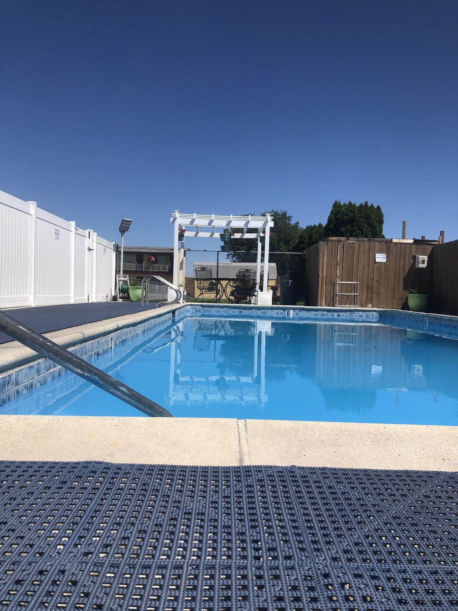 Motel Super 8 By Wyndham Ontario Esterno foto