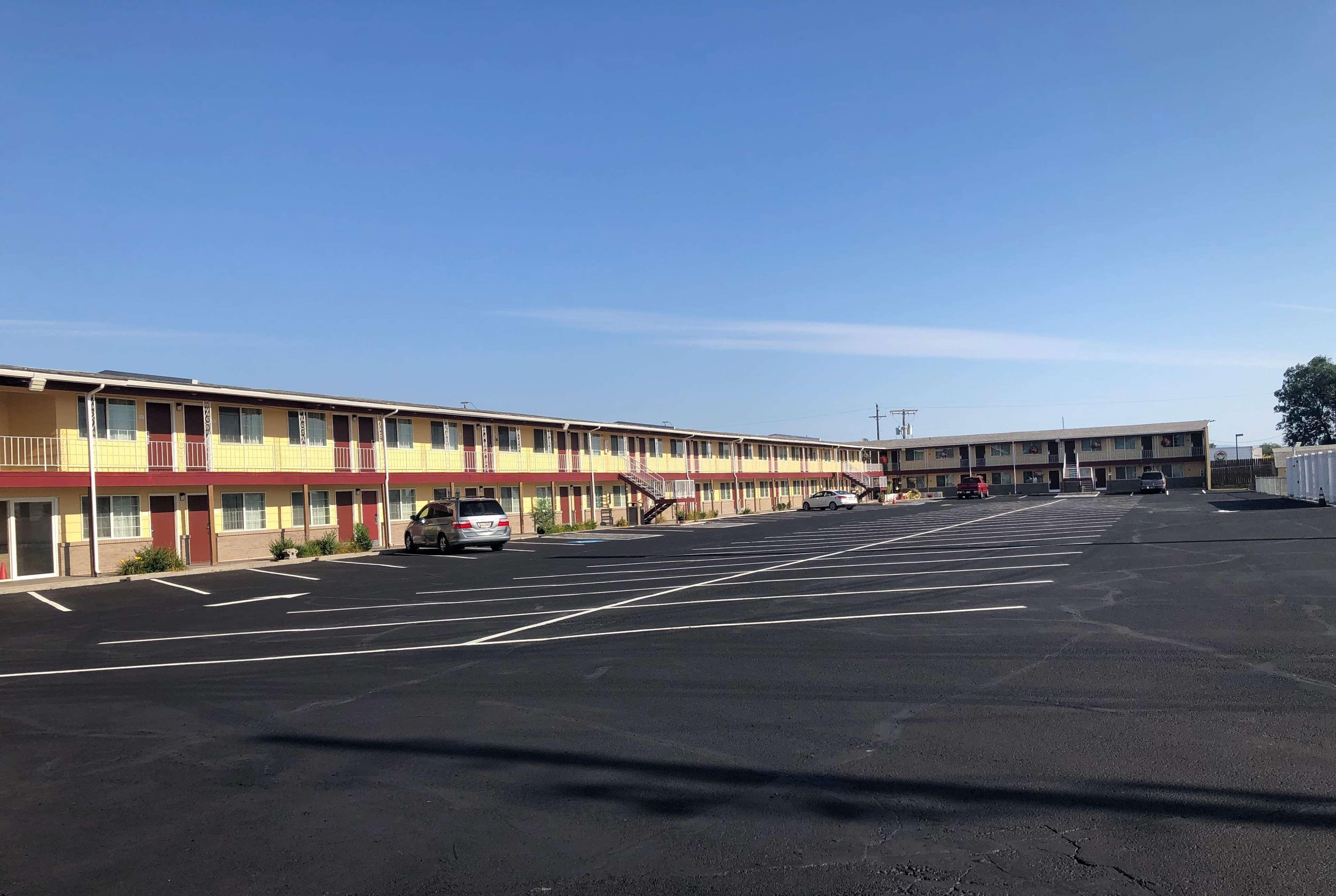 Motel Super 8 By Wyndham Ontario Esterno foto