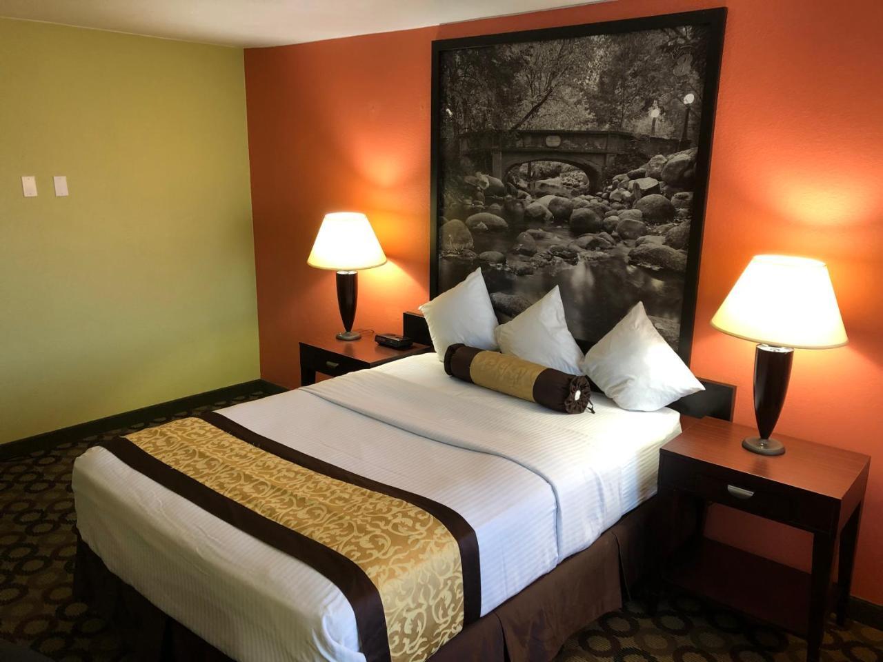 Motel Super 8 By Wyndham Ontario Esterno foto