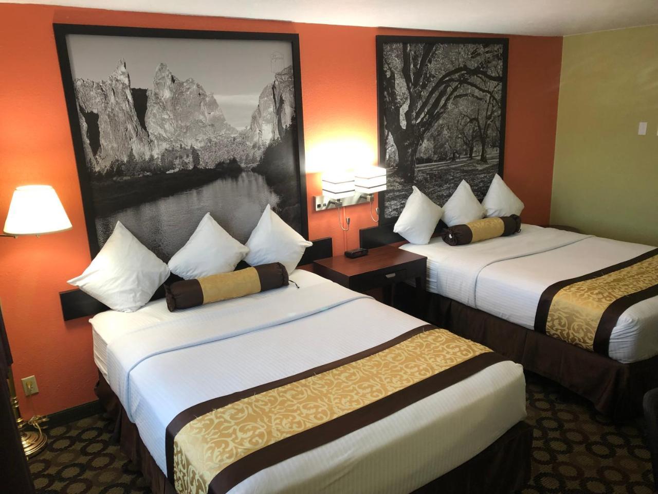 Motel Super 8 By Wyndham Ontario Esterno foto